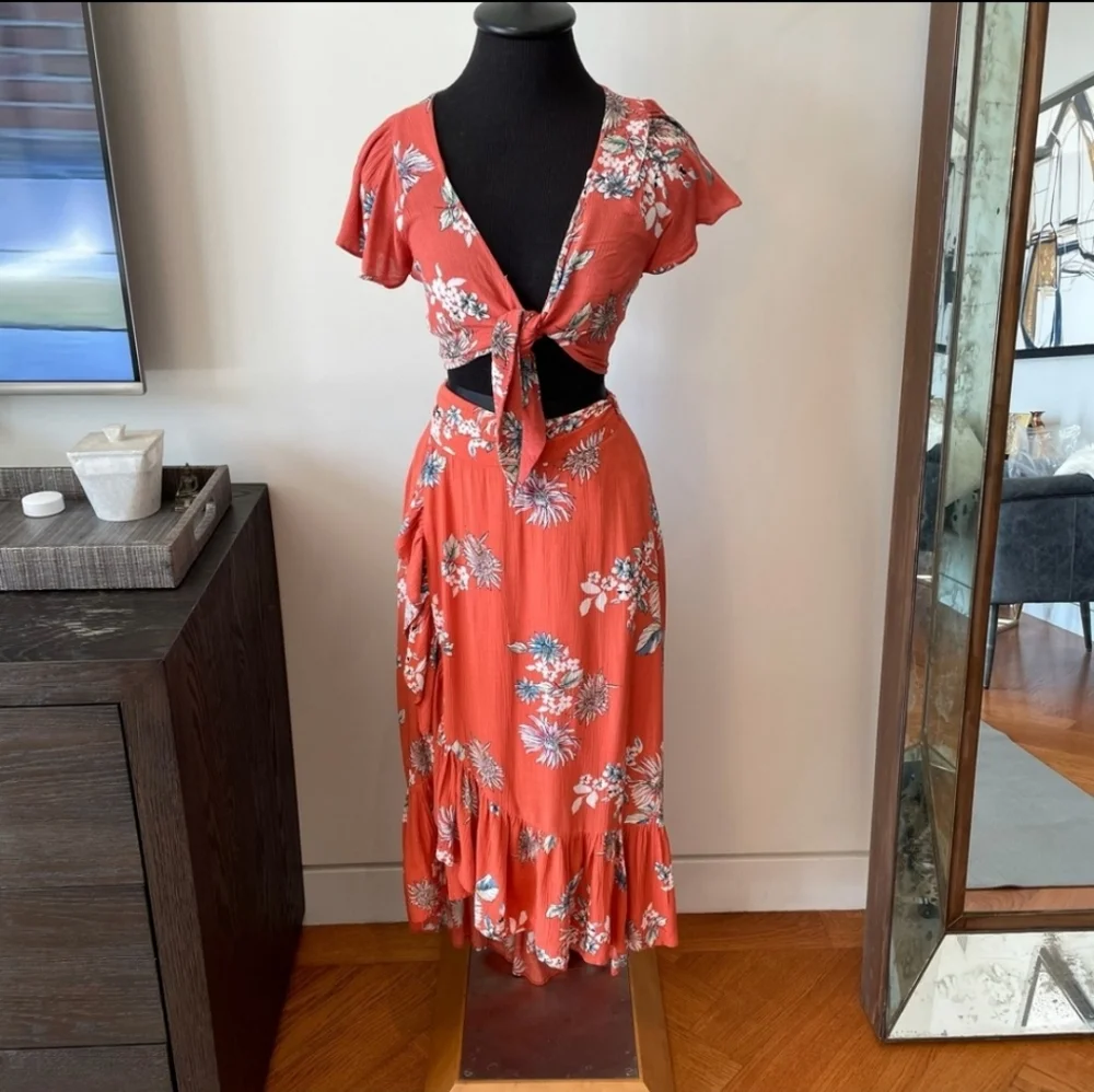 Two Piece Set - Picture 2 of 5